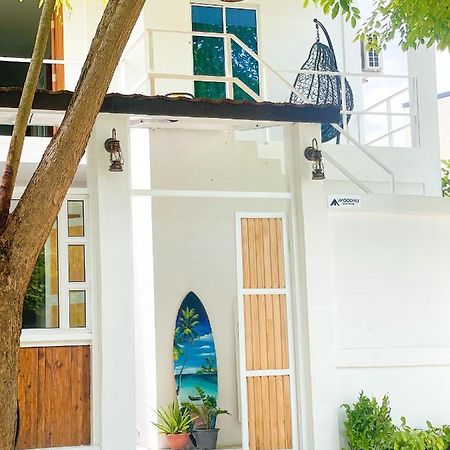 Moodhu Surf House Hotel Himmafushi Bagian luar foto