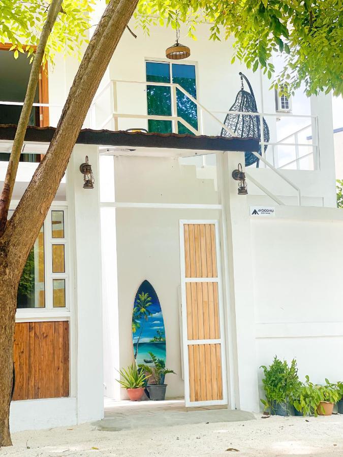 Moodhu Surf House Hotel Himmafushi Bagian luar foto