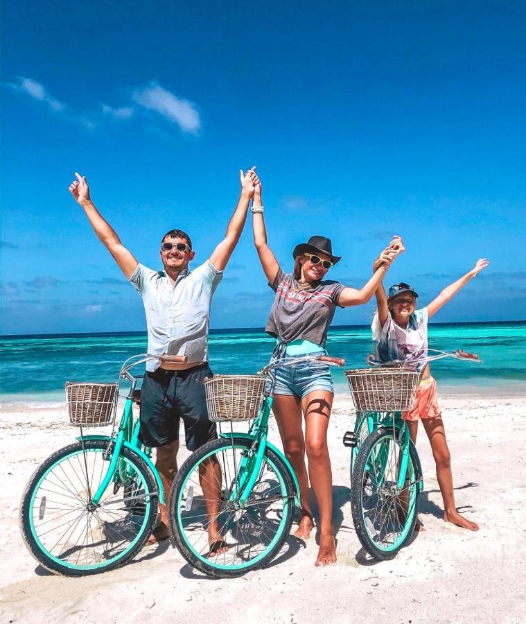 Moodhu Surf House Hotel Himmafushi Bagian luar foto