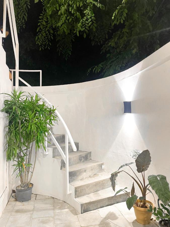 Moodhu Surf House Hotel Himmafushi Bagian luar foto