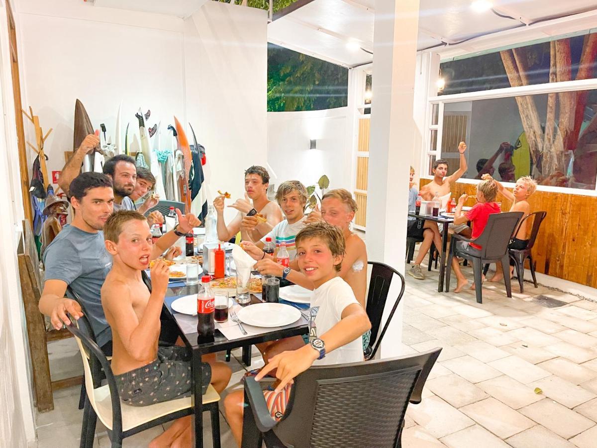 Moodhu Surf House Hotel Himmafushi Bagian luar foto