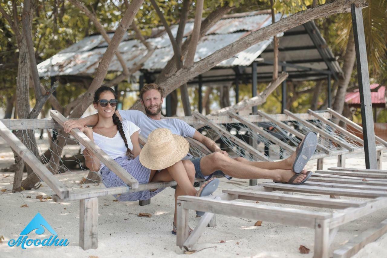 Moodhu Surf House Hotel Himmafushi Bagian luar foto