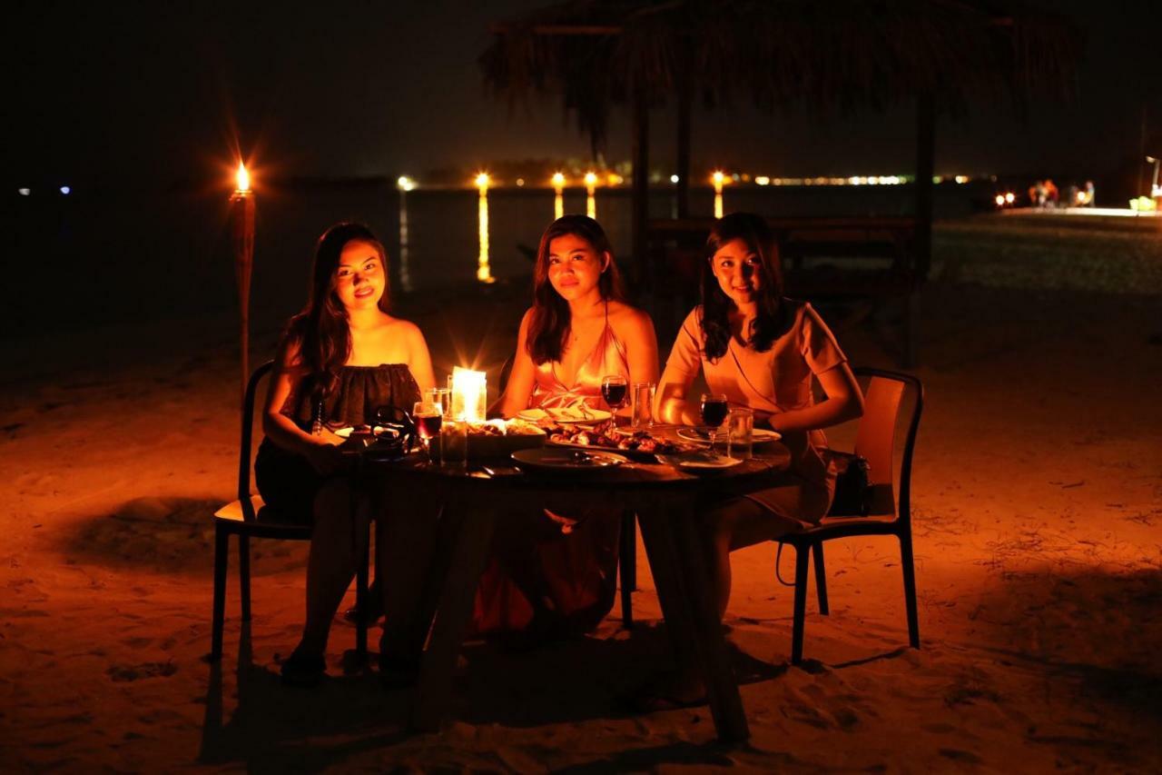 Moodhu Surf House Hotel Himmafushi Bagian luar foto