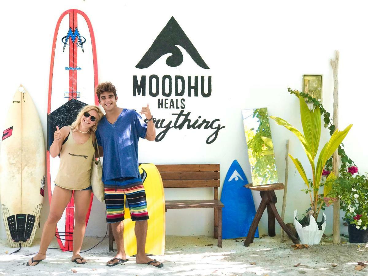 Moodhu Surf House Hotel Himmafushi Bagian luar foto
