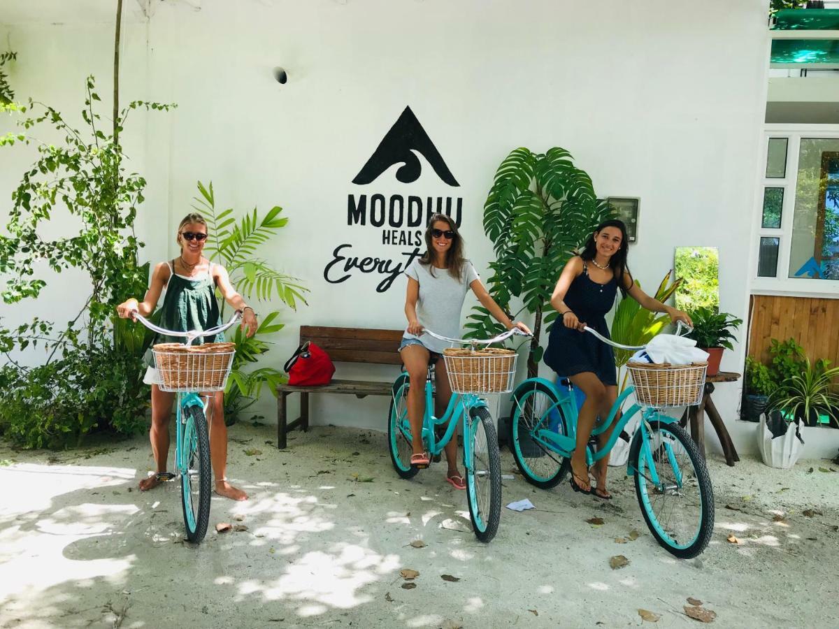 Moodhu Surf House Hotel Himmafushi Bagian luar foto