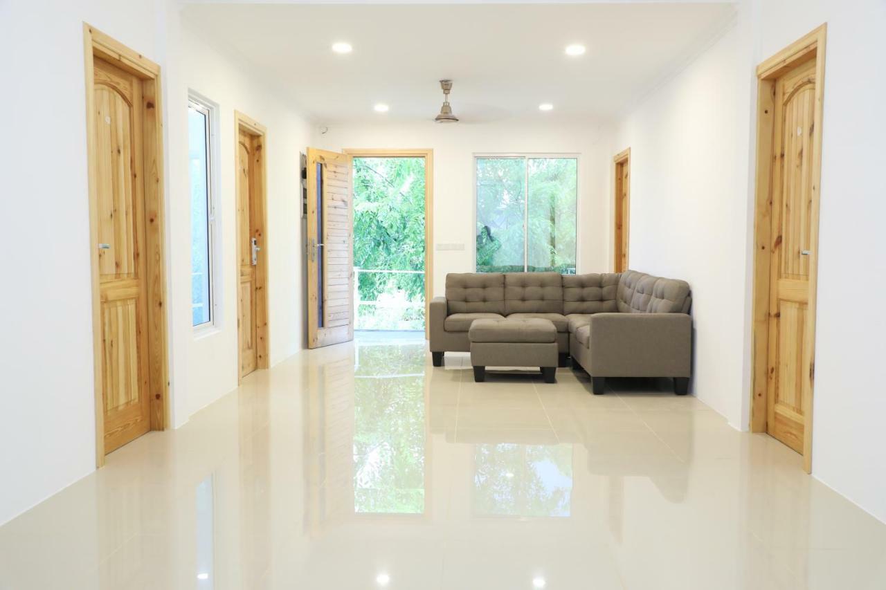 Moodhu Surf House Hotel Himmafushi Bagian luar foto