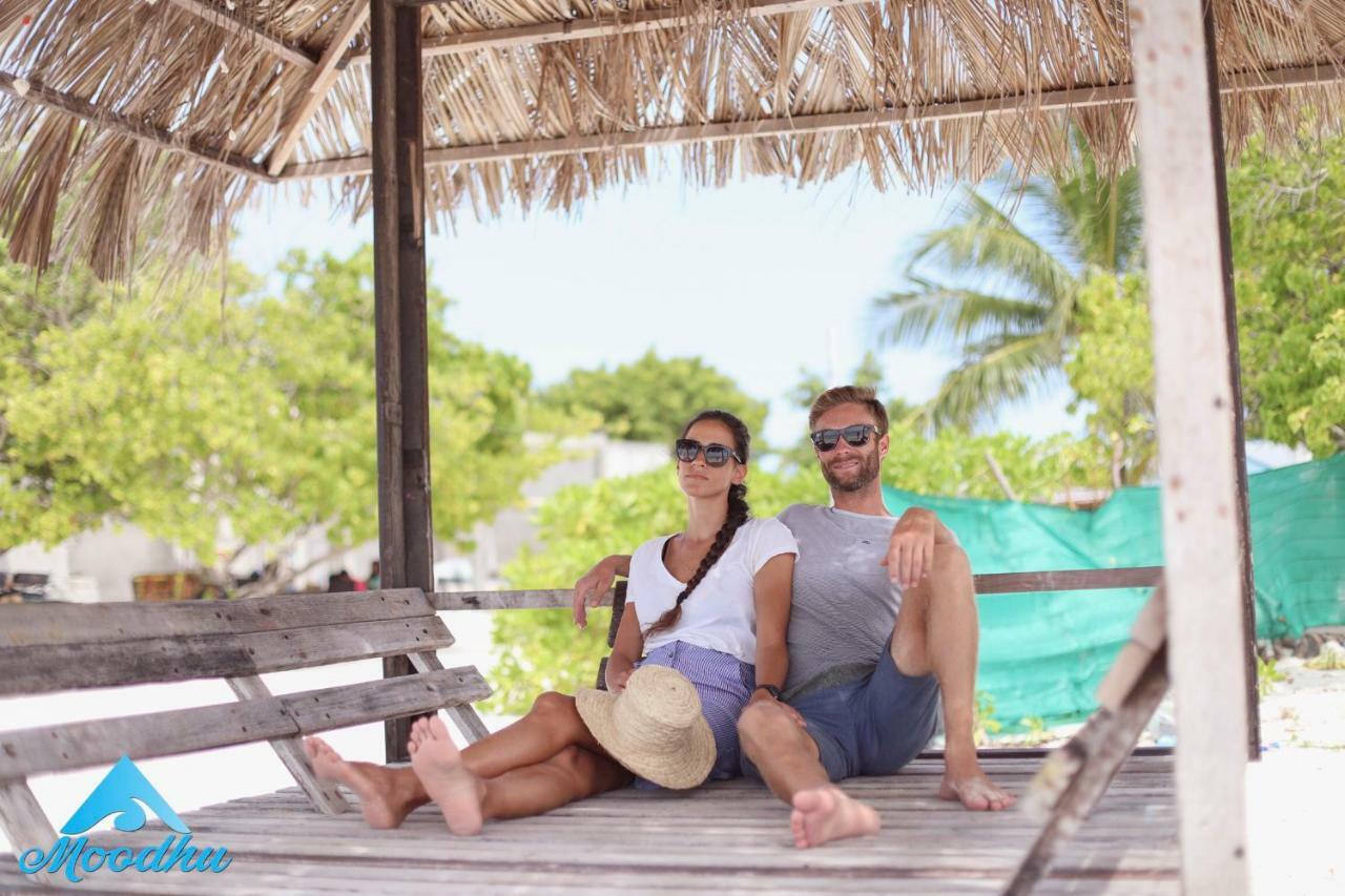Moodhu Surf House Hotel Himmafushi Bagian luar foto