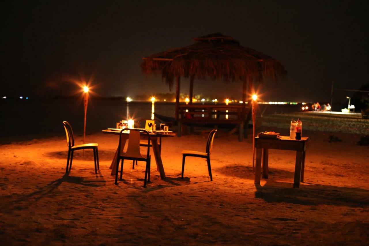 Moodhu Surf House Hotel Himmafushi Bagian luar foto