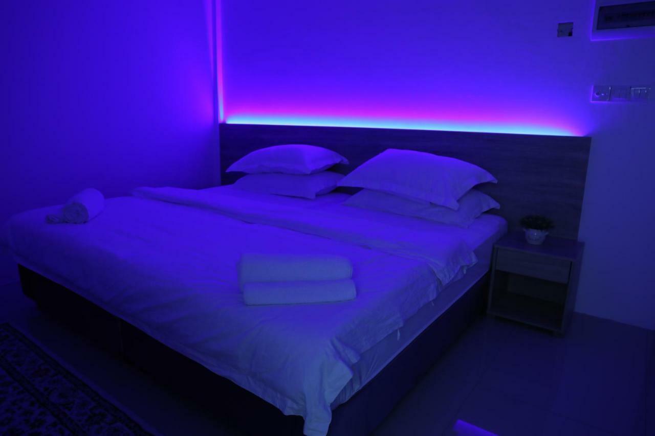 Moodhu Surf House Hotel Himmafushi Bagian luar foto